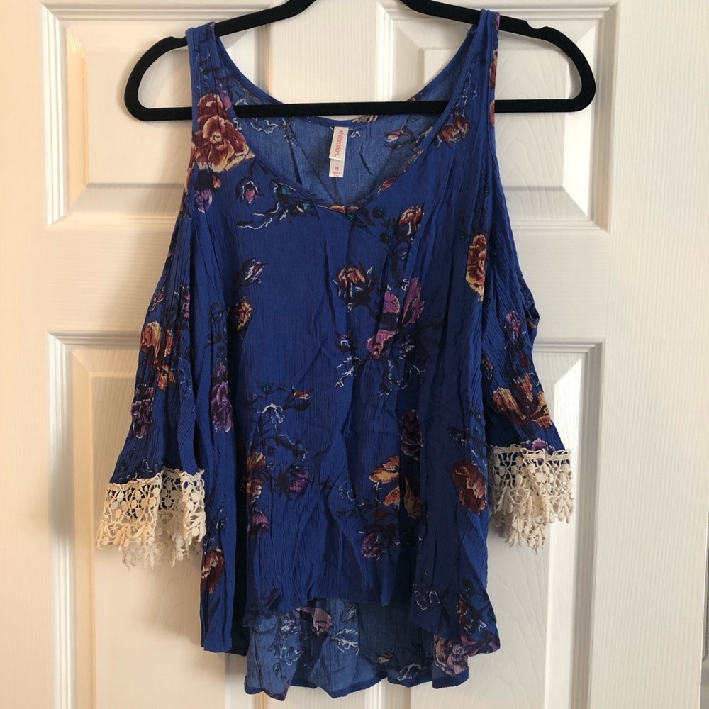 Cold shoulder top